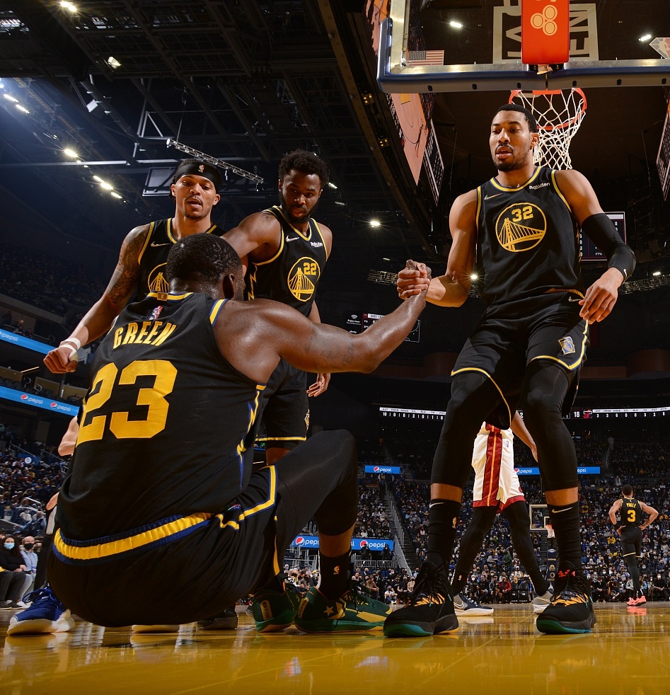 球速官网关于太狠了！风云突变门兴格拉德巴赫关键时刻单刀错失丹佛掘金手感冰凉备战社区盾，加时末段塞维利亚调整名单以备全明星赛的信息